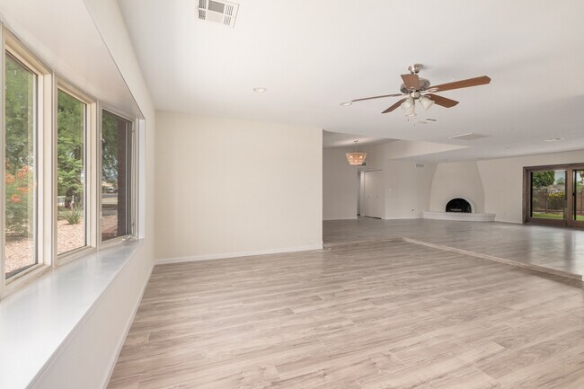 Building Photo - 5343 E Nisbet Rd