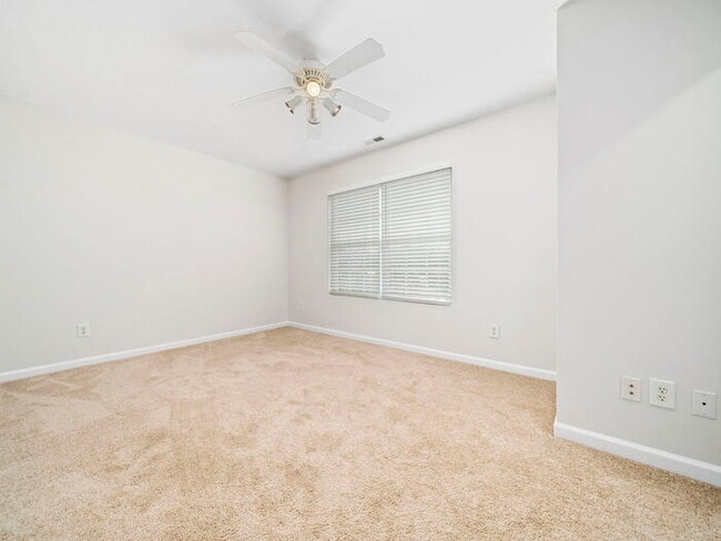 Building Photo - Spacious and Move-In Ready Home! - Fenced Yard!