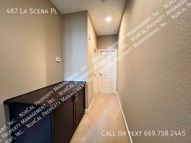 Building Photo - 487 La Scena Pl