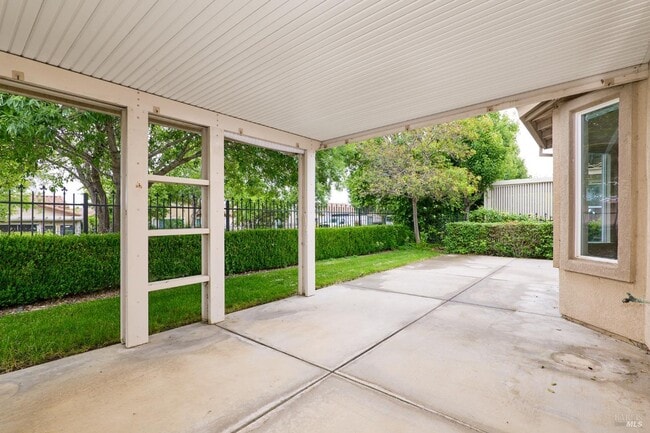 Building Photo - 512 Twin Pines Dr