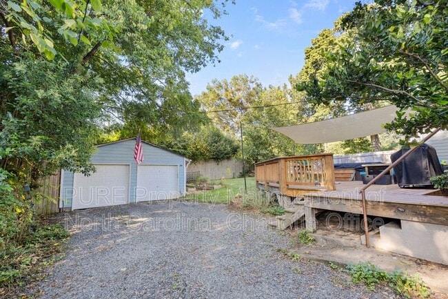 Building Photo - 1638 Academy St