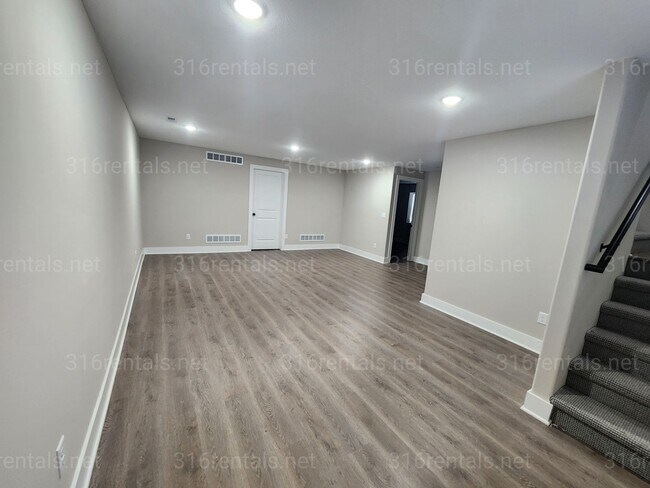 Building Photo - 5258 N Plumthicket St