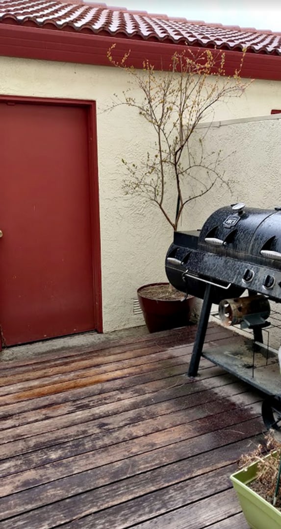 Building Photo - Town Home in South Davis!