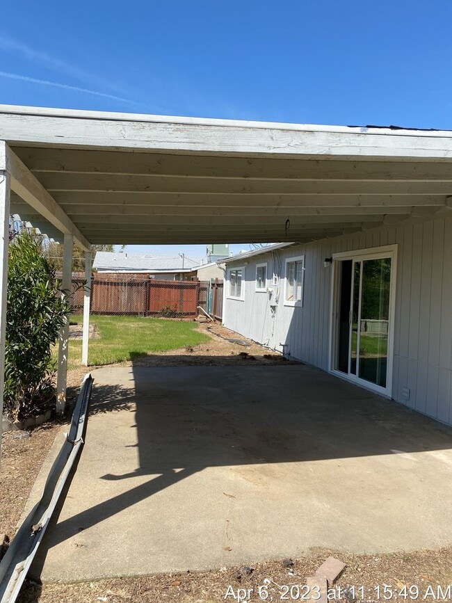 Building Photo - Cozy Home on a Huge Lot