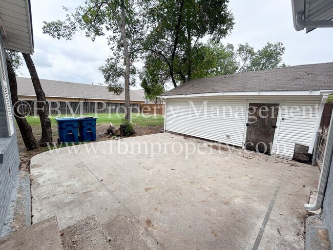 Building Photo - 212 W Marshall St