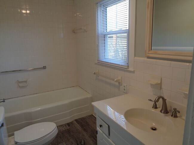 Building Photo - Kernersville Location-2 Bedroom House