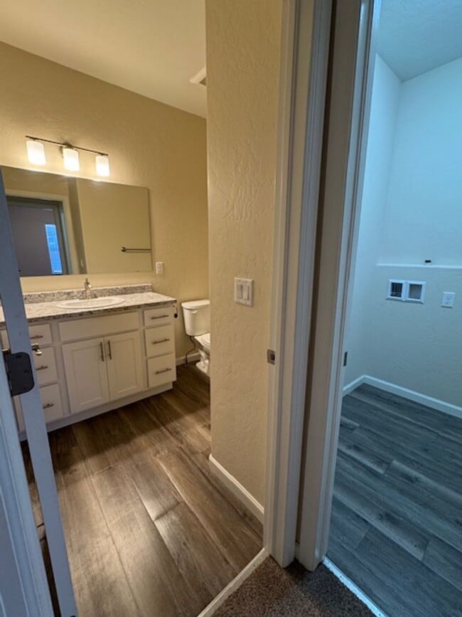 Building Photo - Modern 2-Story Townhome in Prime Mesa Mall Location!