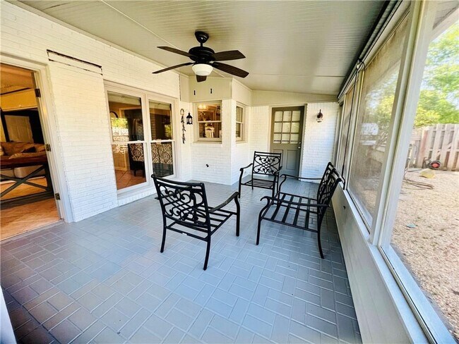 Building Photo - 205 Kinderhill Ct