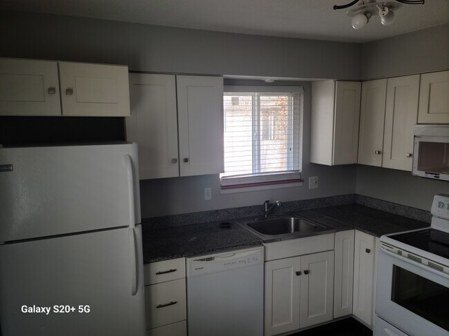 Building Photo - 7131 NW Country Club Ln