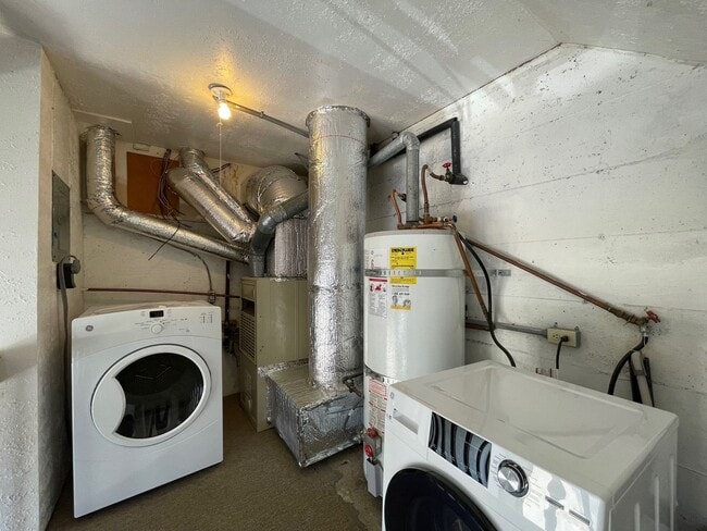 Building Photo - Newly Renovated 4BR / 2.5BA Home with Partial Bay Views.