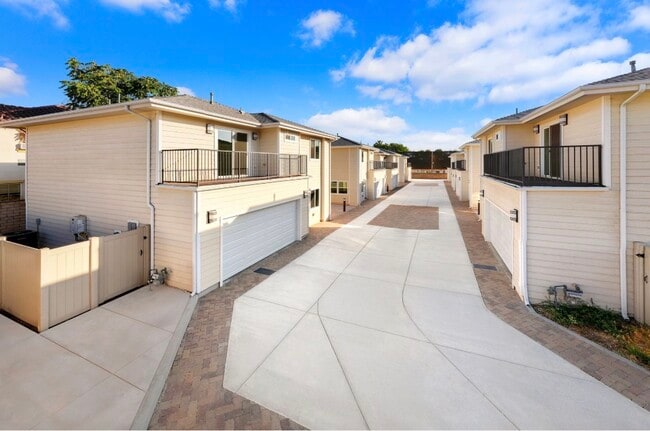 Building Photo - 648 W Grand Ave