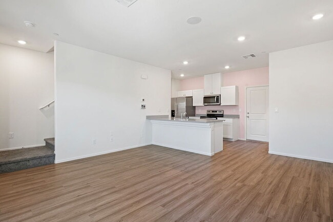 Building Photo - 444 Moonlight Cove Dr