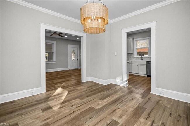 Building Photo - 229 Woodview Ave