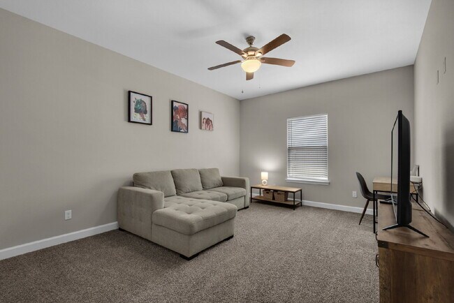 Building Photo - "Charming 3-Bed Home in Mary Esther with $200.00 Off First Full Month's Rent!"