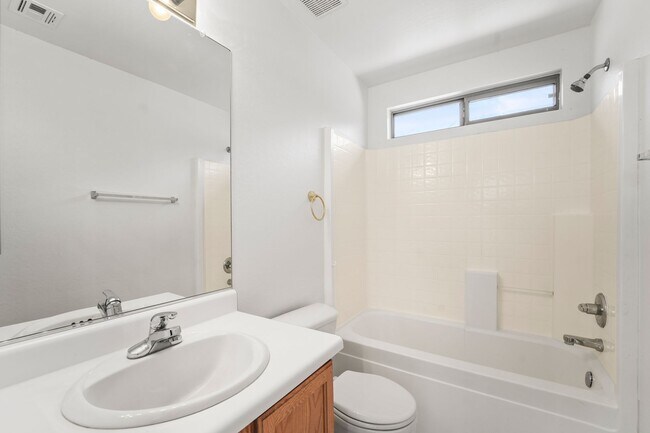 Building Photo - Prime Surprise Location | 3 Bed, Low-Maintenance Yard + Amenities