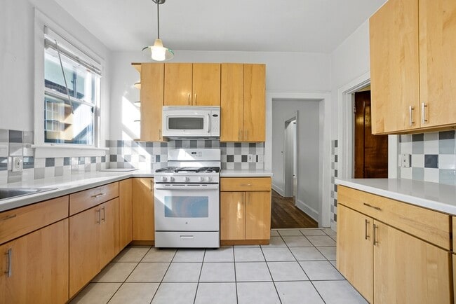 Building Photo - 609 Baldwin Ave