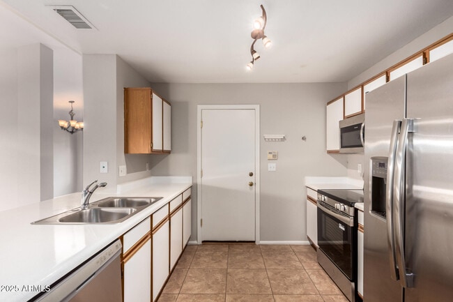 Building Photo - 3122 W Donald Dr