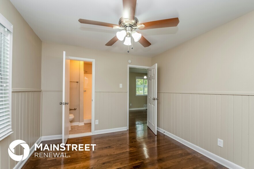 Building Photo - 742 King Rd