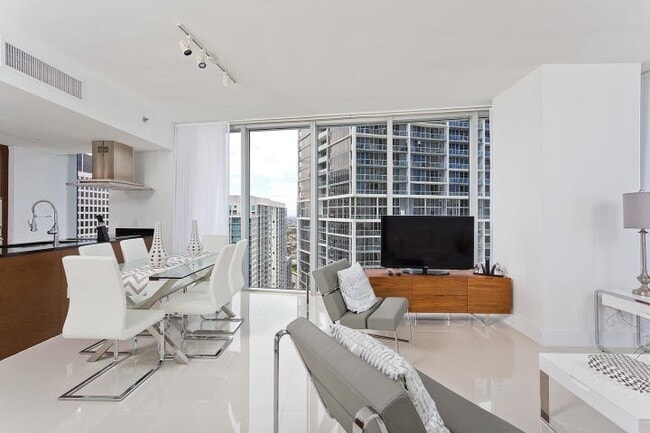 Building Photo - Icon Brickell Unit 4010