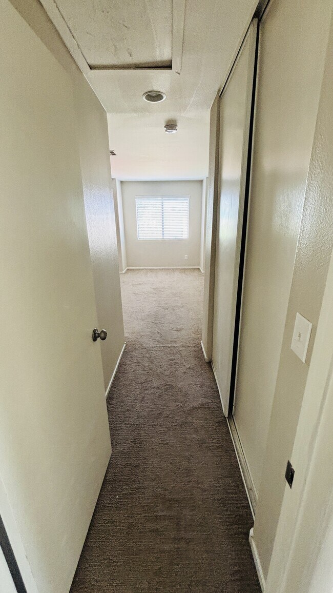 Building Photo - 5754 Wind Dancer Dr