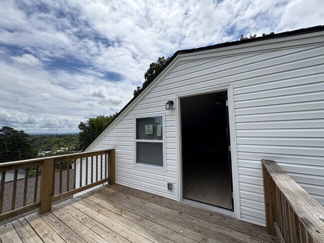 Primary Photo - 1203 Karnes Ave