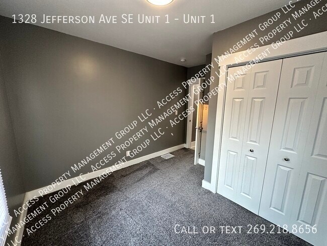 Building Photo - 1328 Jefferson Ave SE