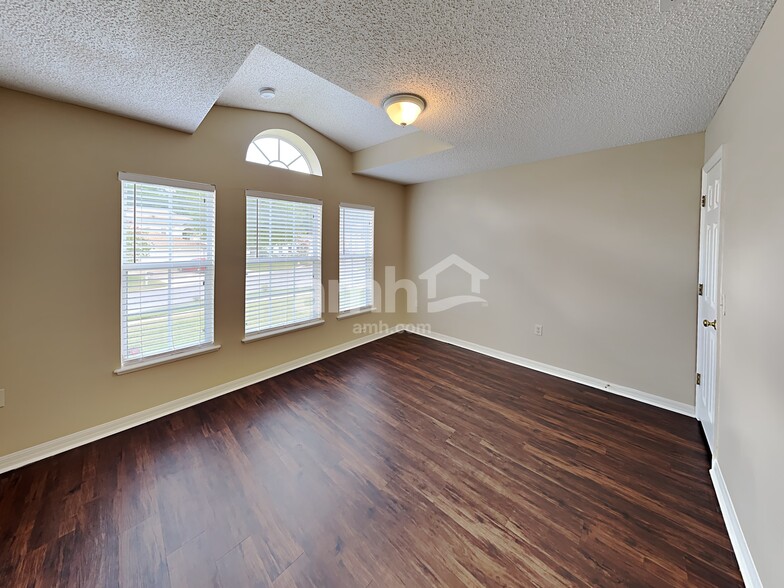 Building Photo - 4045 Half Moon Cir