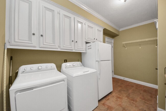 Building Photo - 5214 Norborne Ln