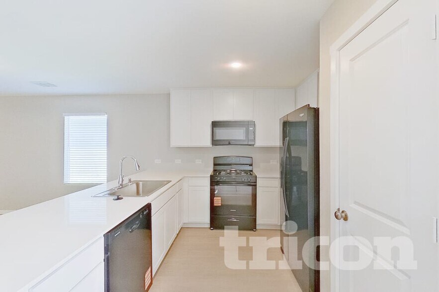 Building Photo - 911 Ponderosa Ln