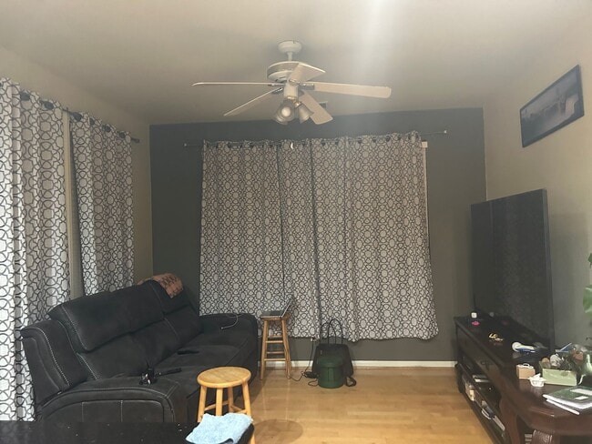 Building Photo - 3 Bed 2.5 Bath, Single Family Home In Plea...