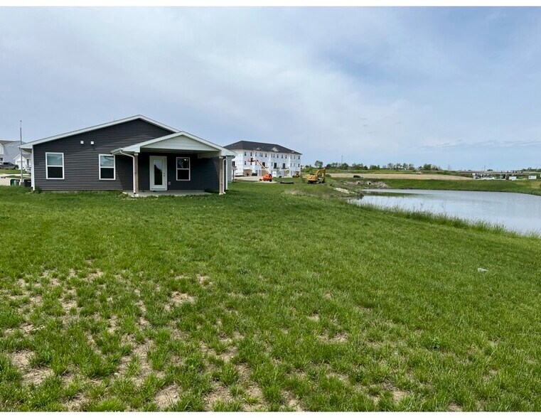 Building Photo - 301 Post Oak Dr