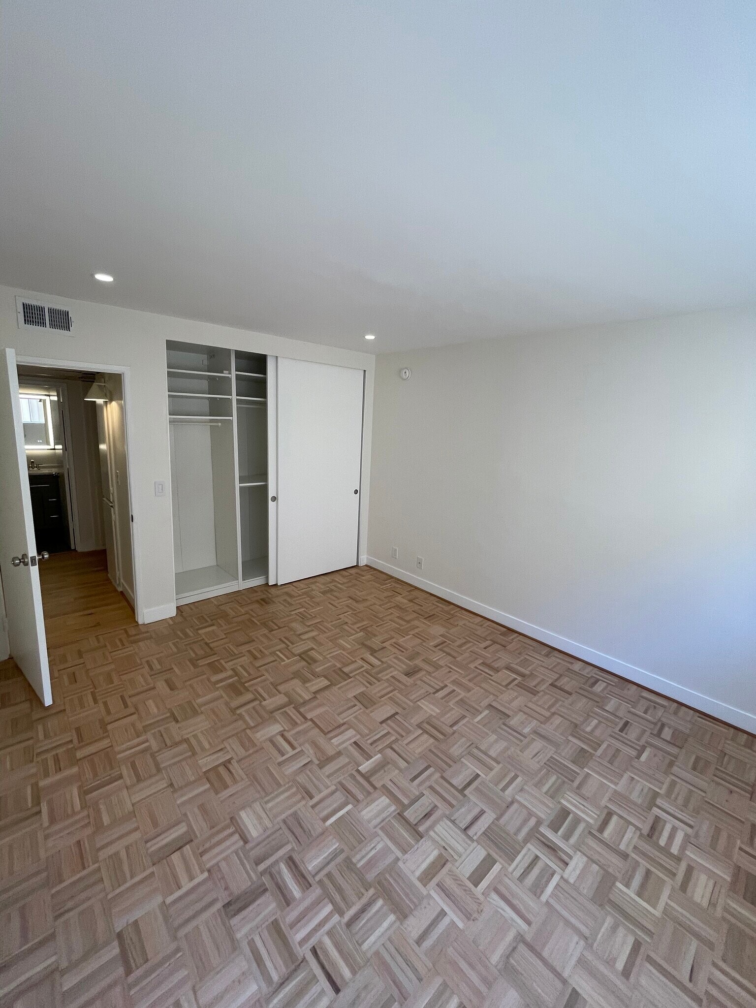Building Photo - 700 Westmount Dr