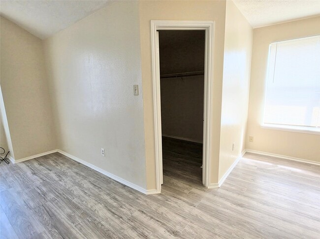 Building Photo - 13939 Plantation Valley Dr