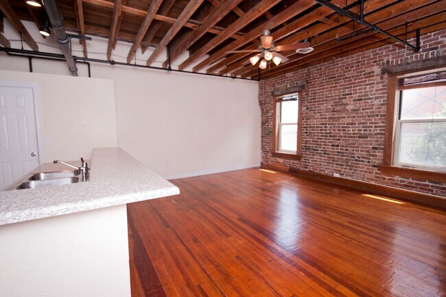 Building Photo - Market Olive 202