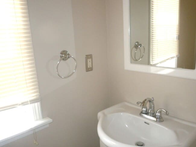 Building Photo - Three Bedroom Executive Home with 2.5 Bath...