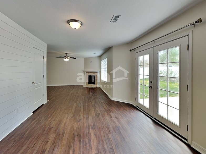 Building Photo - 6753 Mary Leizan Ln