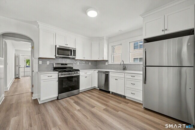 Building Photo - 15 Whitmore Ln