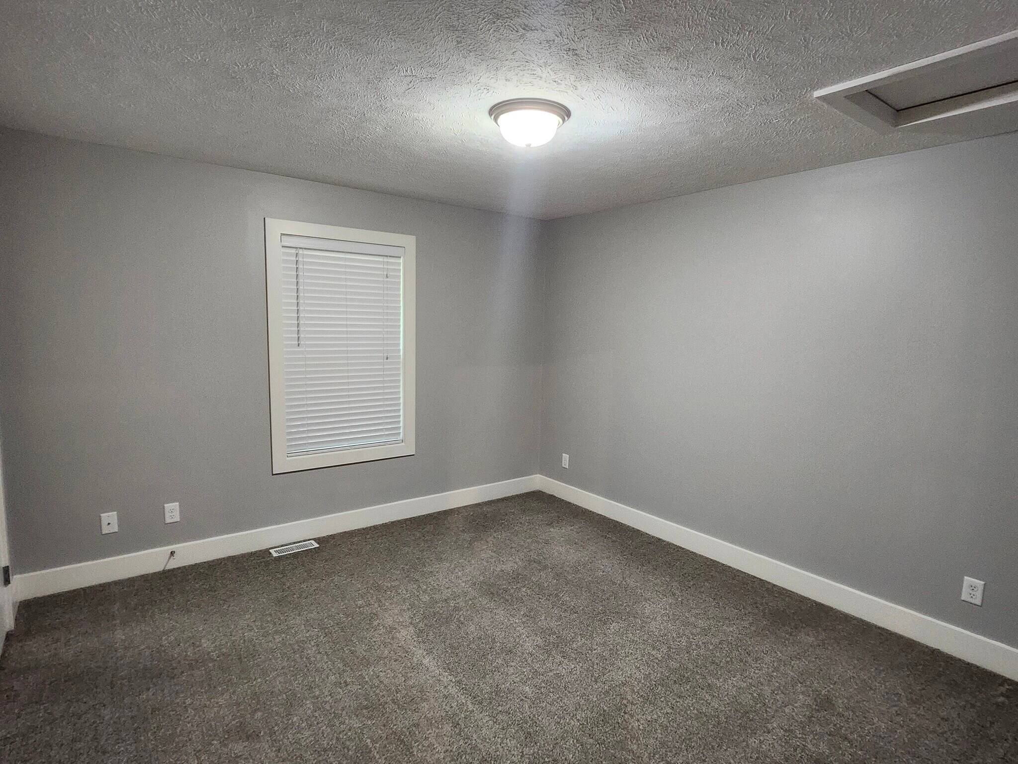 Building Photo - 798 Weatherwood Dr SE