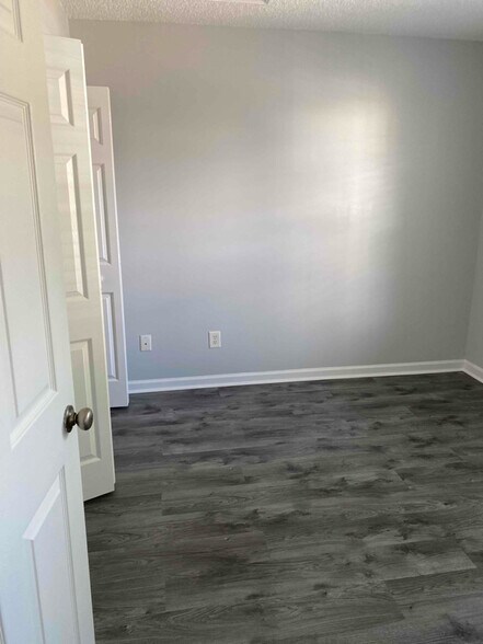 Building Photo - 247 Blue Savannah St