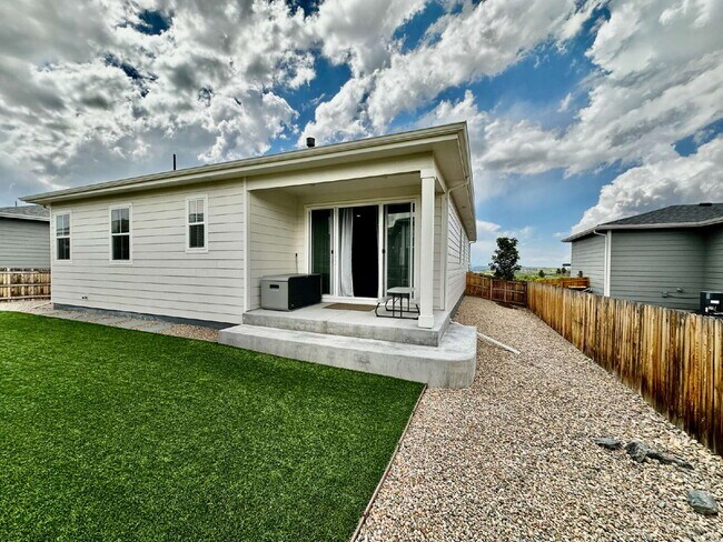Building Photo - "Charming 4-Bedroom Castle Rock Home with Spacious Living!"