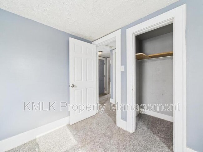 Building Photo - 594 Columbia Ave