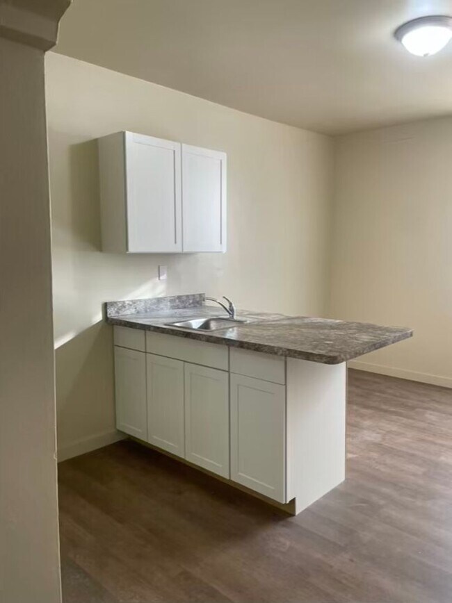 Building Photo - Studio apartment now available!