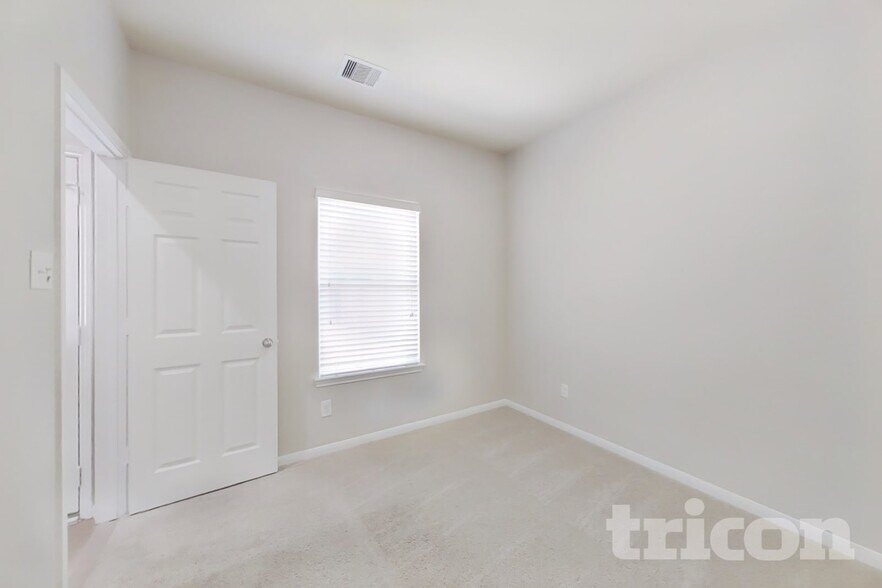 Building Photo - 12223 Elm Orch Trl