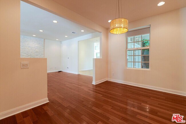 Building Photo - 22750 Clarendon St