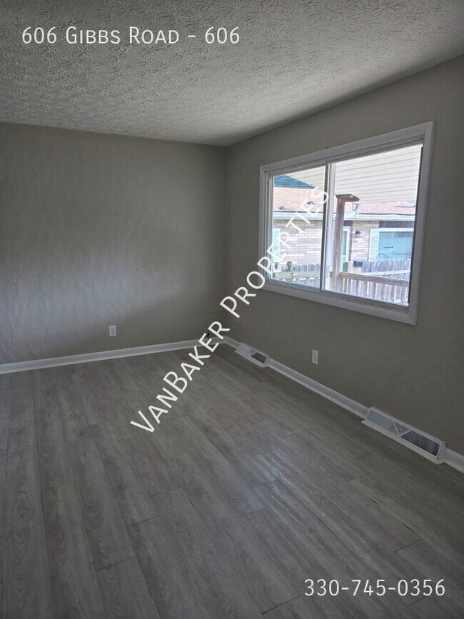 Building Photo - 606 Gibbs Rd