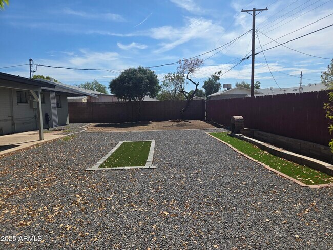 Building Photo - 3731 W Fleetwood Ln