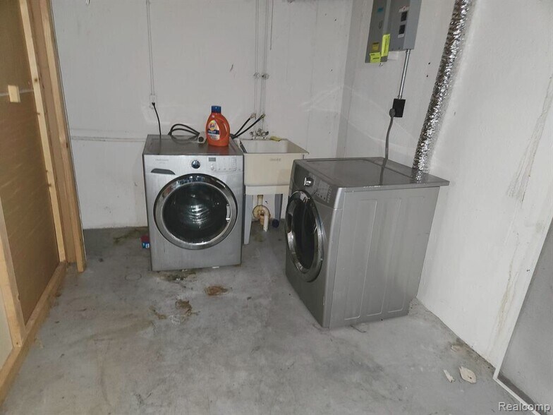 Building Photo - 8904 Shawn Dr