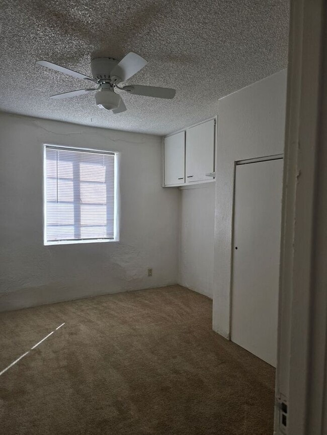 Building Photo - One Bedroom Central!