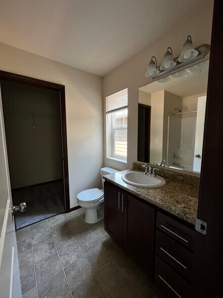 Building Photo - 703 Kodiak Ln