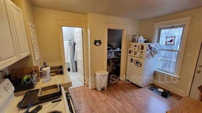 Building Photo - 617 E 8th St